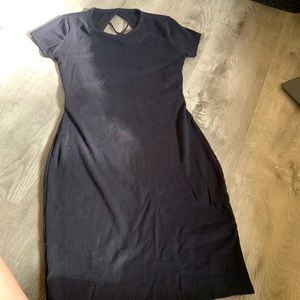 Black body-con dress with cross cross back